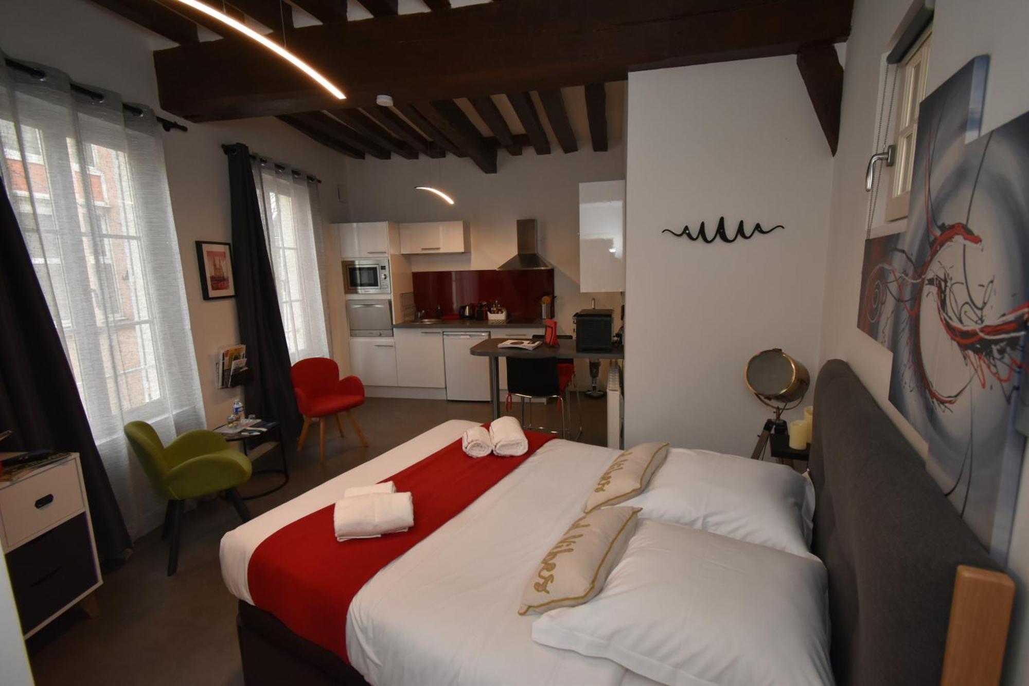 Appartement Le Saint-Aignan, Nuits-chartraines, Parking privé, 3 étoiles à Chartres Extérieur photo