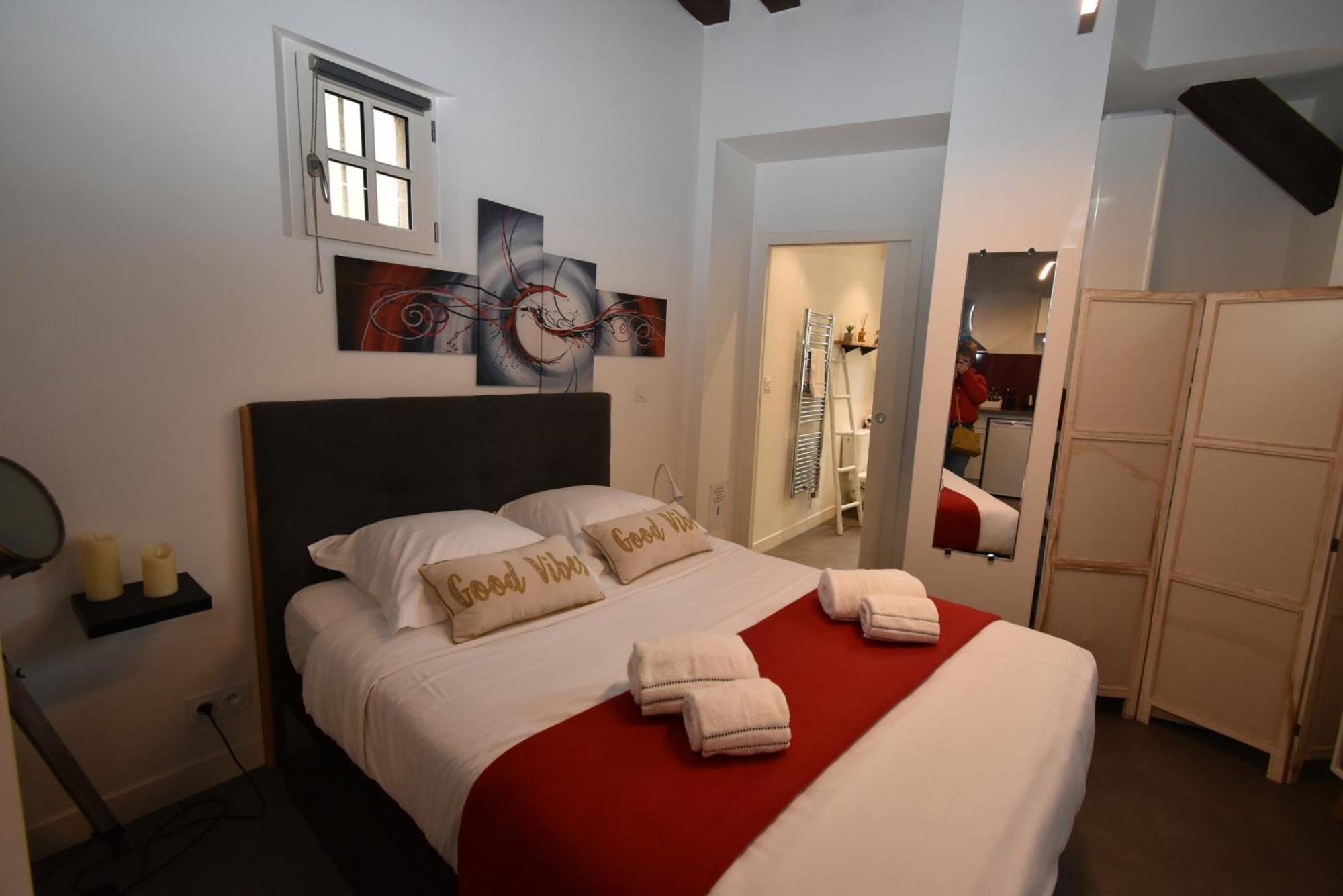 Appartement Le Saint-Aignan, Nuits-chartraines, Parking privé, 3 étoiles à Chartres Extérieur photo